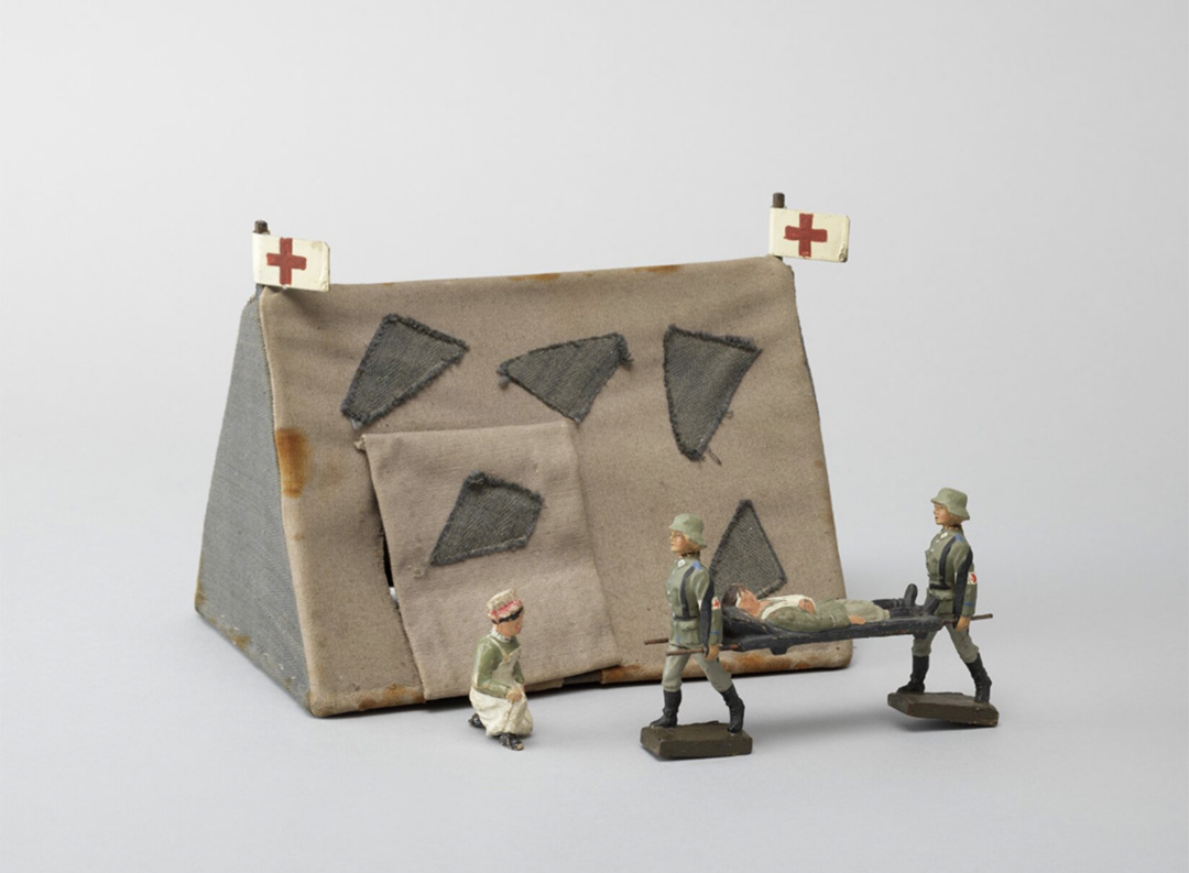 Lazarettzelt mit Figuren als Militärspielzeug